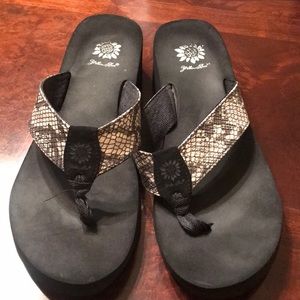 Yellow Box Flip Flops Size 9 Snake Skin